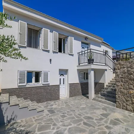 بيت للعطل House Scaena جادرانوفو