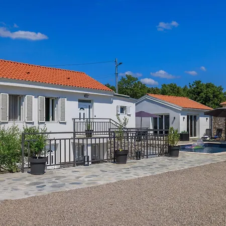 Semesterbostad House Scaena *